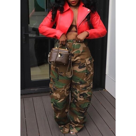 Wide Leg High Waisted Camo Cargo Jeans for All Seasons - Plus Size Available - Picture 2 of 7